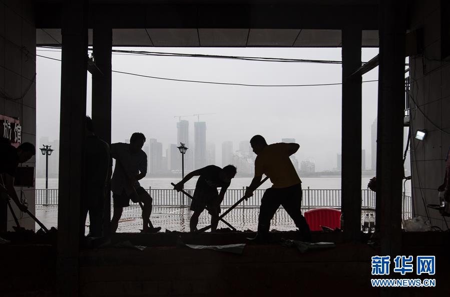 （在習(xí)近平新時(shí)代中國(guó)特色社會(huì)主義思想指引下&mdash;&mdash;新時(shí)代新作為新篇章&middot;習(xí)近平總書記關(guān)切事&middot;圖文互動(dòng)）（3）戰(zhàn)疫魔,斗洪魔&mdash;&mdash;湖北全力應(yīng)對(duì)防疫、防汛疊加&ldquo;雙考&rdquo;