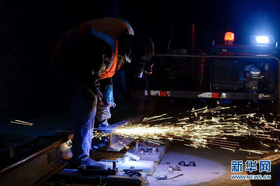 (圖文互動(dòng))(7)筑完“天路”架“云梯”——鐵路老兵再上高原