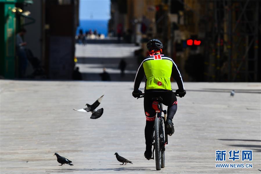 (國(guó)際·圖文互動(dòng))(18)特稿:穿越寒暑 無(wú)問(wèn)西東——寫在新冠疫情構(gòu)成“國(guó)際關(guān)注的突發(fā)公共衛(wèi)生事件”半年之際