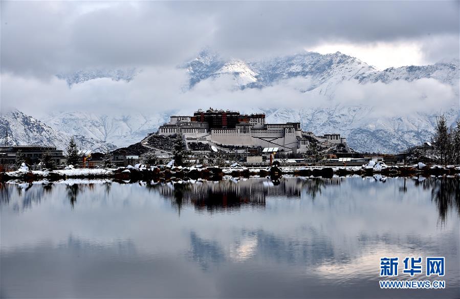 （在習(xí)近平新時(shí)代中國特色社會(huì)主義思想指引下&mdash;&mdash;新時(shí)代新作為新篇章&middot;習(xí)近平總書記關(guān)切事&middot;圖文互動(dòng)）（3）綠色映底蘊(yùn)，山水見初心&mdash;&mdash;生態(tài)優(yōu)先、綠色發(fā)展持續(xù)造福群眾美好生活