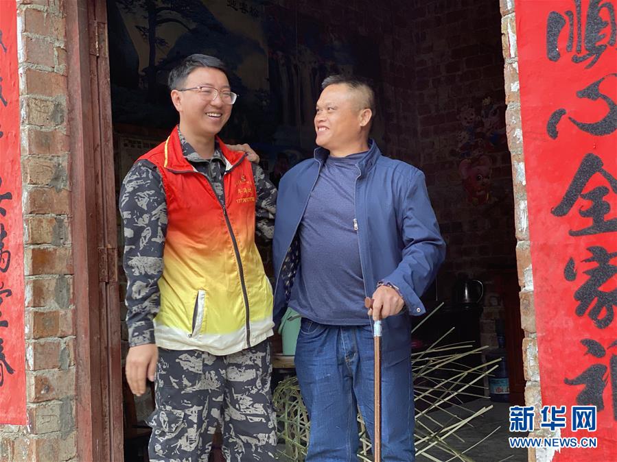 （在習(xí)近平新時(shí)代中國(guó)特色社會(huì)主義思想指引下&mdash;&mdash;新時(shí)代新作為新篇章&middot;習(xí)近平總書記關(guān)切事&middot;圖文互動(dòng)）（4）青春做伴，西部放歌&mdash;&mdash;走近扎根西部建設(shè)邊疆的大學(xué)生們