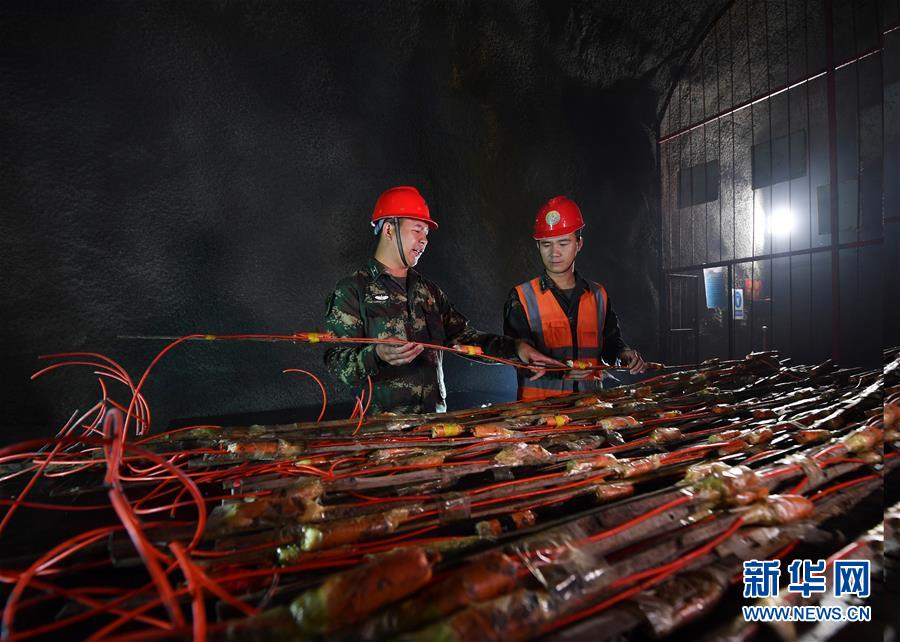 (軍事·圖文互動(dòng))(4)為導(dǎo)彈筑巢的“彝族雄鷹”——記“最美新時(shí)代革命軍人”沙子呷