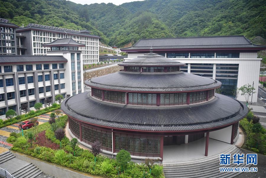 （新華視點(diǎn)&middot;圖文互動(dòng)）（4）學(xué)校建漂亮點(diǎn)本無(wú)錯(cuò)，為何這所&ldquo;豪華中學(xué)&rdquo;讓人困惑？