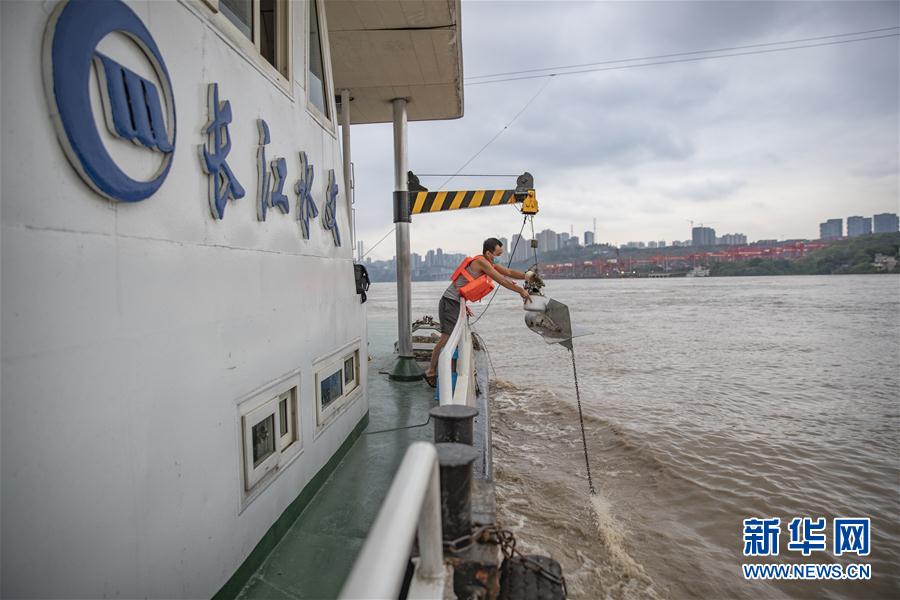 （防汛抗洪&middot;圖文互動(dòng)）（6）筑起防大汛的堅(jiān)強(qiáng)防線&mdash;&mdash;重慶防御長(zhǎng)江、嘉陵江過境洪峰現(xiàn)場(chǎng)記錄