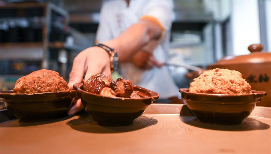 （在習(xí)近平新時代中國特色社會主義思想指引下&mdash;&mdash;新時代新作為新篇章&middot;習(xí)近平總書記關(guān)切事&middot;圖文互動）（2）讓&ldquo;舌尖上的節(jié)約&rdquo;成為習(xí)慣&mdash;&mdash;全社會營造浪費可恥、節(jié)約為榮的氛圍掃描