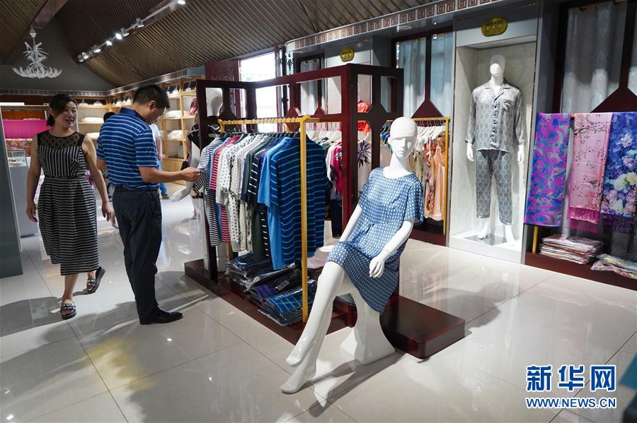 （走向我們的小康生活&middot;圖文互動）（2）綠了青山，紅了日子&mdash;&mdash;秦巴山區(qū)群眾繪出小康&ldquo;調(diào)色板&rdquo;