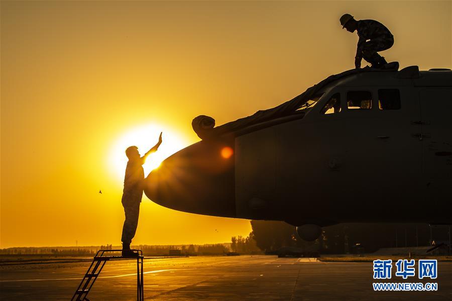 （在習(xí)近平強(qiáng)軍思想指引下&middot;我們在戰(zhàn)位報告&middot;圖文互動）（5）雷霆&ldquo;戰(zhàn)神&rdquo;向戰(zhàn)而飛&mdash;&mdash;空軍航空兵某師牢記囑托備戰(zhàn)打仗記事