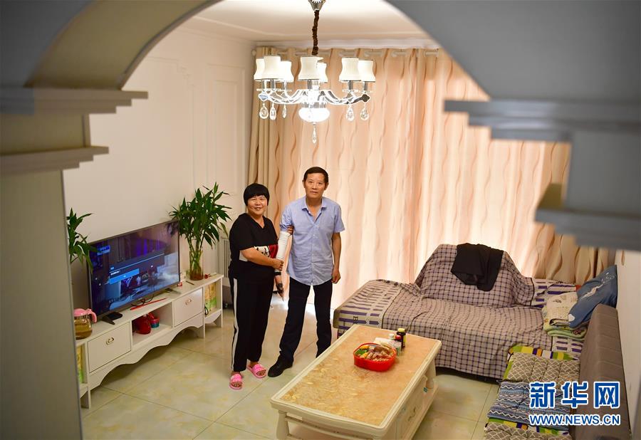 （走向我們的小康生活&middot;圖文互動）（2）&ldquo;樓上過日子，樓下賺票子&rdquo;&mdash;&mdash;來自陜西安康的易地扶貧搬遷一線觀察