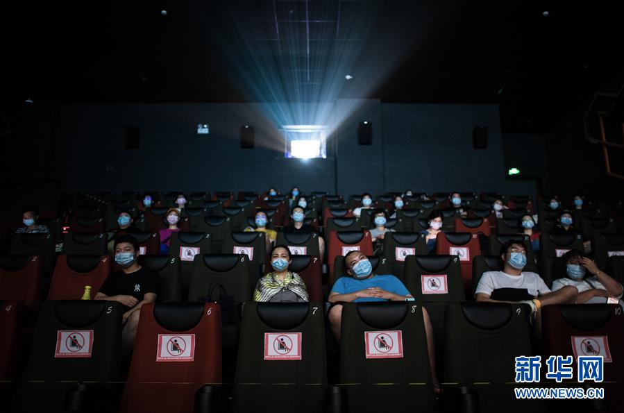 （在習近平新時代中國特色社會主義思想指引下&mdash;&mdash;新時代新作為新篇章&middot;習近平總書記關切事&middot;圖文互動）（1）消費回暖市聲新&mdash;&mdash;內(nèi)需動力不斷釋放的市場觀察