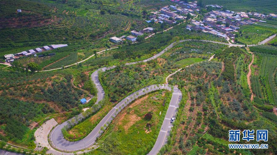 （新華全媒頭條&middot;走向我們的小康生活&middot;圖文互動）（1）長城腳下，小康村串成&ldquo;珍珠鏈&rdquo;