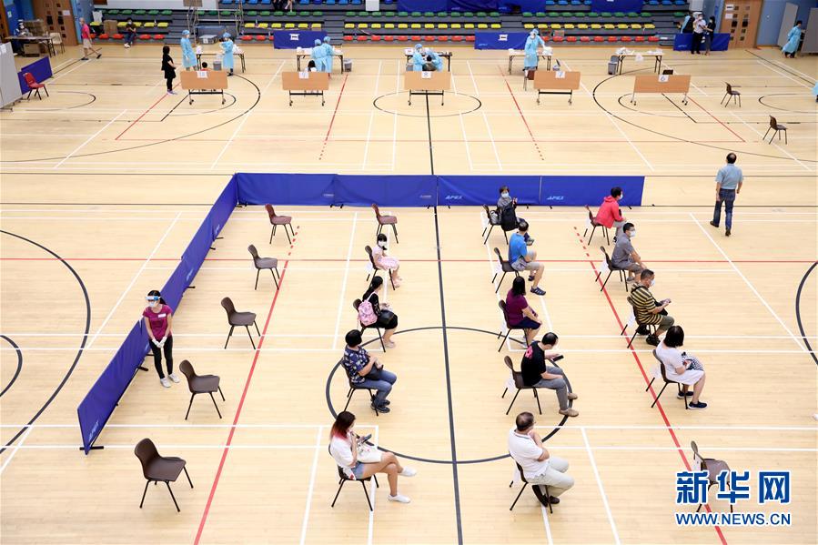 （圖文互動）（3）&ldquo;身為醫(yī)護(hù)人員一分子，應(yīng)該出來幫忙&rdquo;&mdash;&mdash;參與新冠病毒社區(qū)檢測的香港醫(yī)護(hù)人員速寫