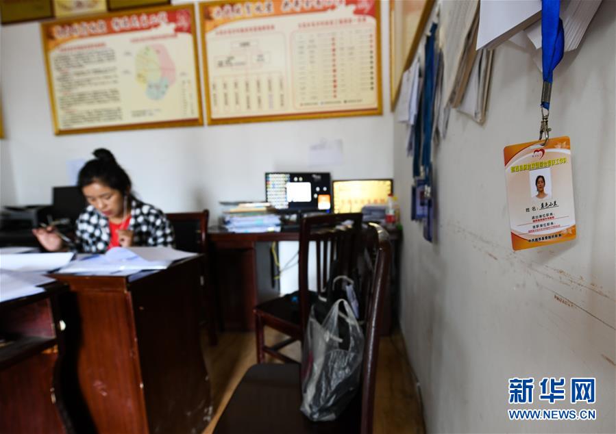 （熱點(diǎn)鮮報(bào)&middot;圖文互動(dòng)）（4）為了大涼山的下一代，她奔赴在助學(xué)路上