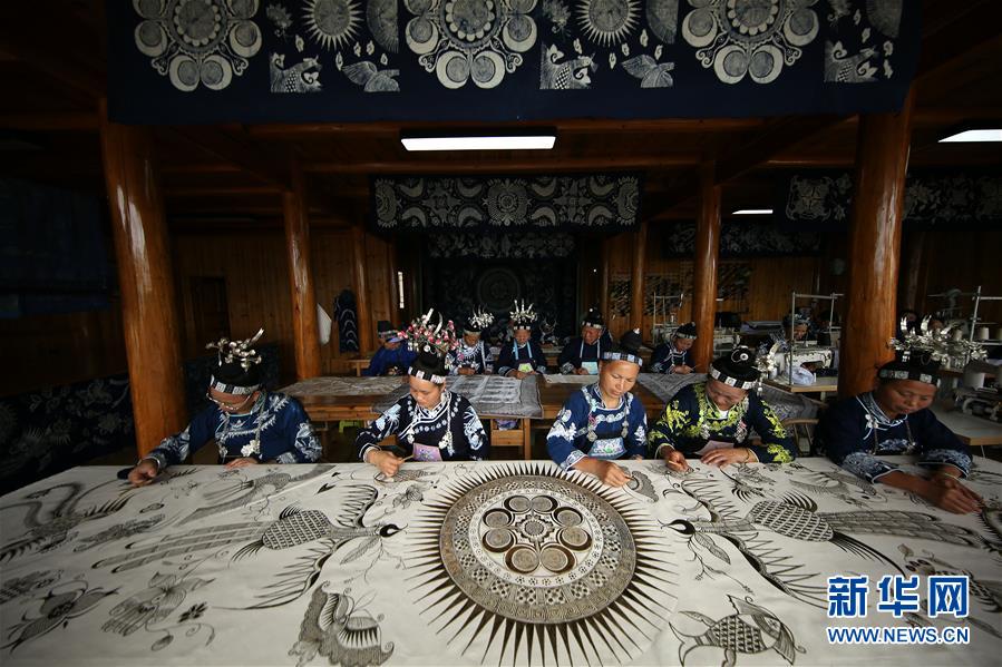 #(決戰(zhàn)決勝脫貧攻堅·圖文互動)(5)一個小鎮(zhèn)“撬動”整縣脫貧——社會扶貧的貴州丹寨樣板