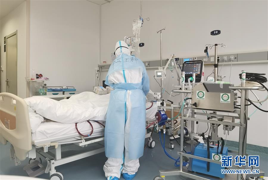 （抗疫一線醫(yī)務人員英雄群體&middot;圖文互動）（1）&ldquo;救治危重病人，我們拼盡全力&rdquo;&mdash;&mdash;記四川大學華西醫(yī)院援鄂重癥救治醫(yī)療隊