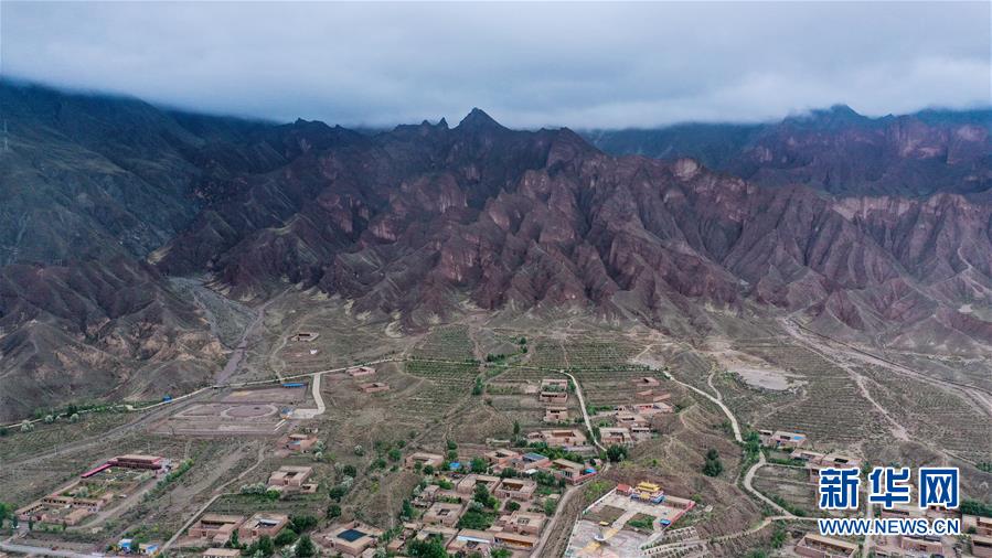 （新華全媒頭條&middot;走向我們的小康生活&middot;決戰(zhàn)決勝脫貧攻堅(jiān)&middot;圖文互動(dòng)）（6）高原上綻放的光芒&mdash;&mdash;來自青海攻克深度貧困堡壘的故事