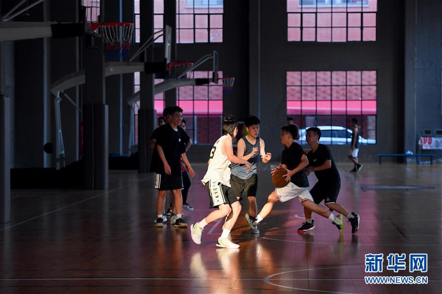 (特區(qū)40年·圖文互動)(6)老廠房變身“夢工廠”折射廈門經濟特區(qū)40年變遷