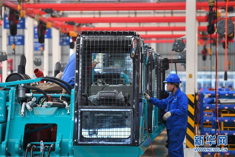 (落實(shí)“六穩(wěn)”“六保”企業(yè)見聞·圖文互動)(1)“智慧工廠”引領(lǐng)“生產(chǎn)節(jié)拍”——走進(jìn)山河智能一探究竟