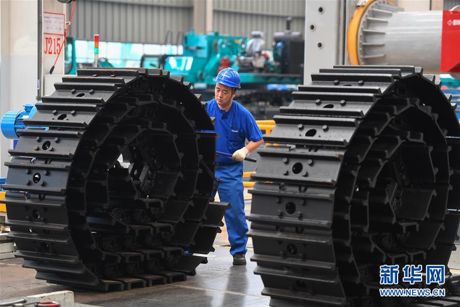 (落實(shí)“六穩(wěn)”“六保”企業(yè)見聞·圖文互動)(2)“智慧工廠”引領(lǐng)“生產(chǎn)節(jié)拍”——走進(jìn)山河智能一探究竟