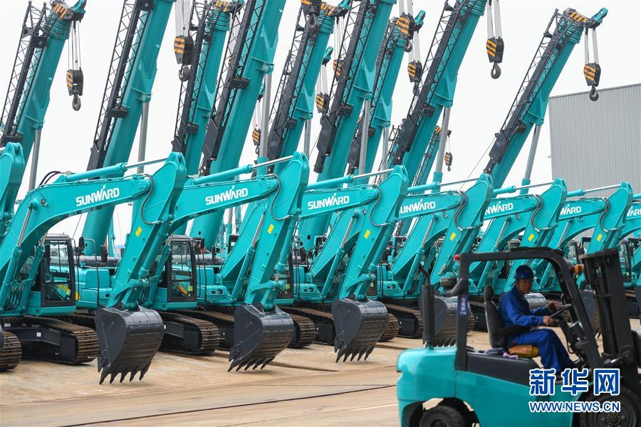 (落實(shí)“六穩(wěn)”“六保”企業(yè)見聞·圖文互動)(3)“智慧工廠”引領(lǐng)“生產(chǎn)節(jié)拍”——走進(jìn)山河智能一探究竟