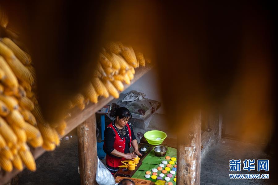 (新華全媒頭條·決戰(zhàn)決勝脫貧攻堅(jiān)·督戰(zhàn)未摘帽貧困縣·圖文互動)(9)脫貧的歌聲——云南直過民族和人口較少民族共入新時(shí)代