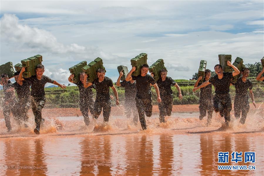 (圖文互動)(1)守護(hù)平安的“鋼刀傳人”——記武警云南總隊某支隊機(jī)動一中隊