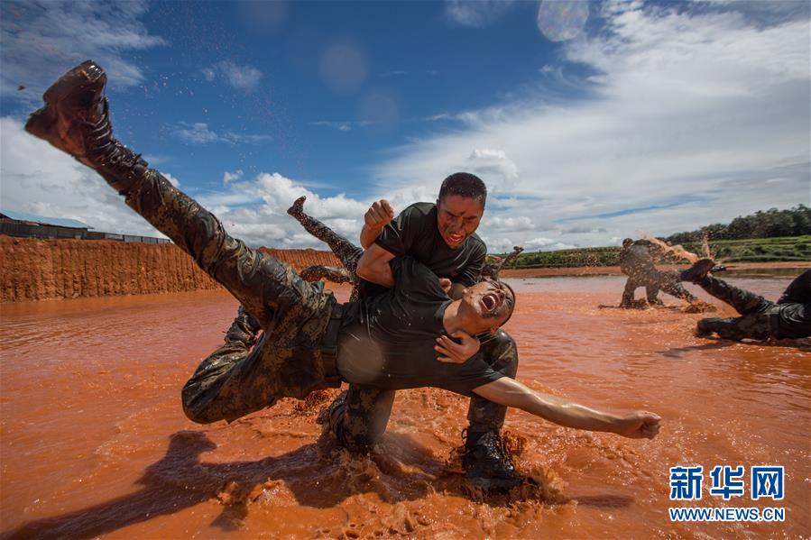 (圖文互動)(2)守護(hù)平安的“鋼刀傳人”——記武警云南總隊某支隊機(jī)動一中隊