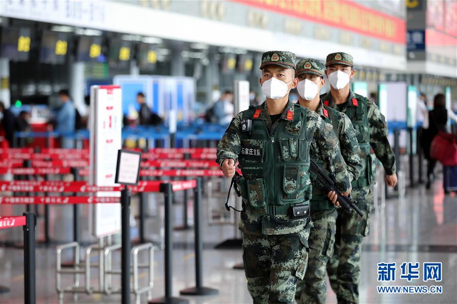 (圖文互動(dòng))(7)武警官兵“雙節(jié)”堅(jiān)守戰(zhàn)位保平安