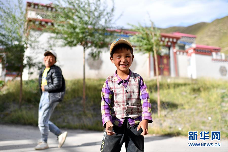 (西藏昌都解放70周年·圖文互動)(3)高原小鎮(zhèn)“搬”來一家“商業(yè)綜合體”