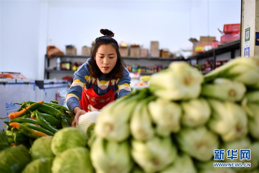 (西藏昌都解放70周年·圖文互動)(5)高原小鎮(zhèn)“搬”來一家“商業(yè)綜合體”