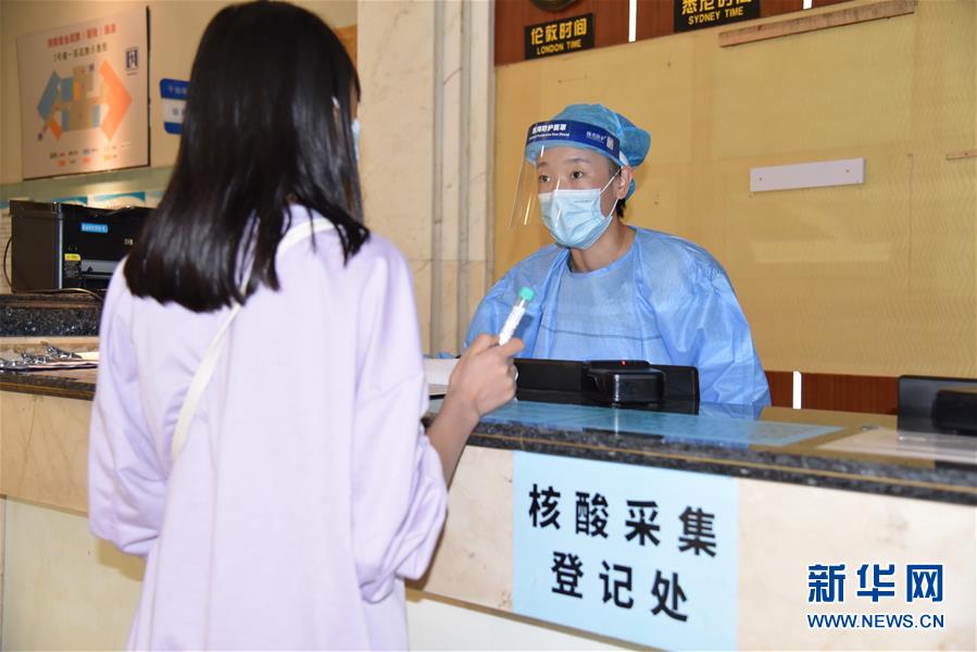 (圖文互動(dòng))(3)醫(yī)療服務(wù)“不打烊”——國(guó)慶假期醫(yī)院走訪(fǎng)見(jiàn)聞