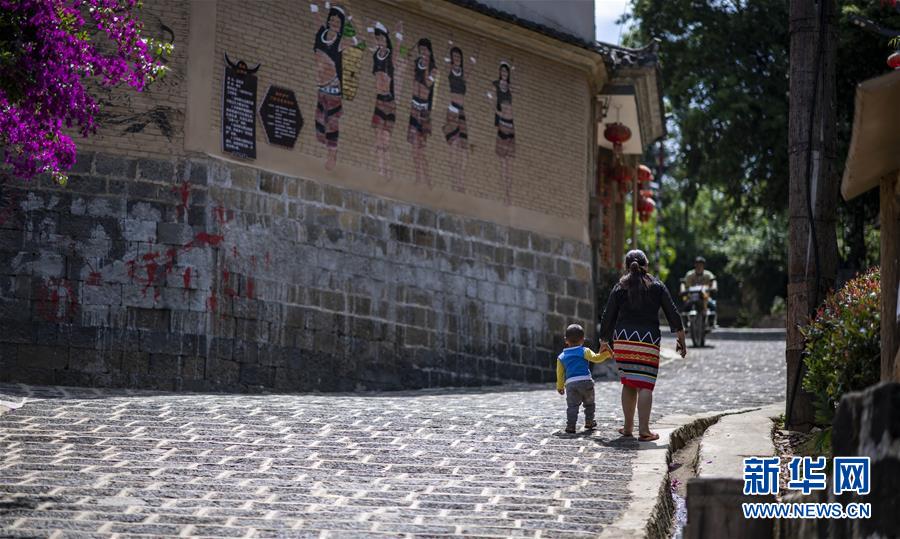 （集中連片特困地區(qū)貧困村調(diào)研行&middot;圖文互動(dòng)）（3）阿佤人民再唱新歌&mdash;&mdash;云南騰沖市三家村中寨司莫拉佤族村脫貧調(diào)查