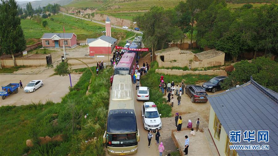 （新華全媒頭條&middot;百萬(wàn)大移民&middot;圖文互動(dòng)）（2）從大山深處到大河之畔&mdash;&mdash;寧夏持續(xù)移民百萬(wàn)&ldquo;拔窮根&rdquo;啟示