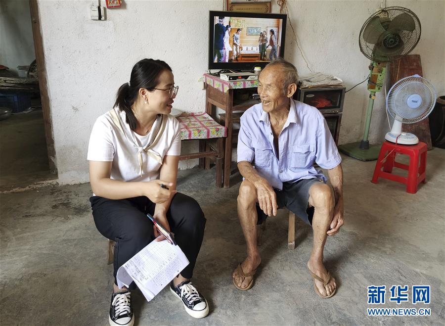 (決戰(zhàn)決勝脫貧攻堅(jiān)·圖文互動(dòng))(1)“90后”駐村第一書記李秀媛:因戶施策才能“不落一人”