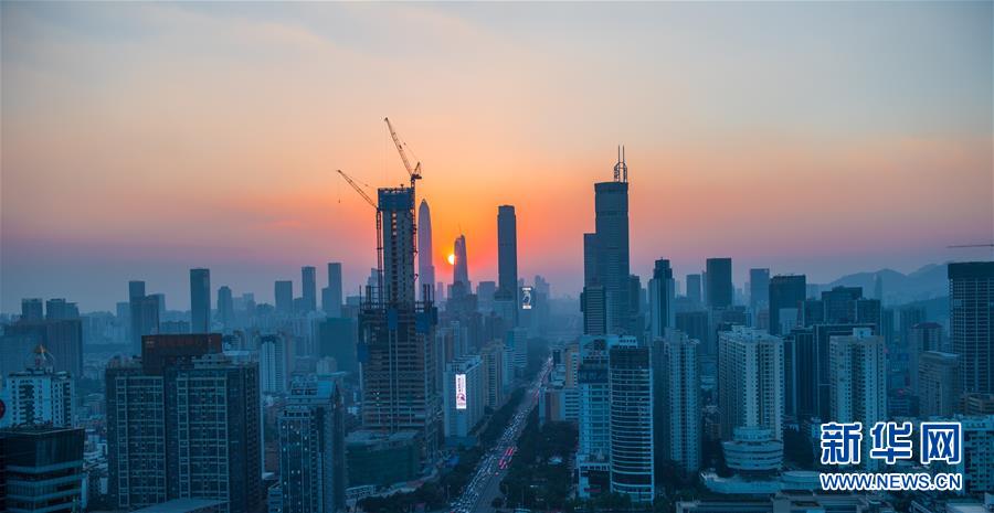 （在習(xí)近平新時代中國特色社會主義思想指引下&mdash;&mdash;新時代新作為新篇章&middot;習(xí)近平總書記關(guān)切事&middot;圖文互動）（11）我家大門常打開&mdash;&mdash;經(jīng)濟(jì)特區(qū)全方位對外開放故事