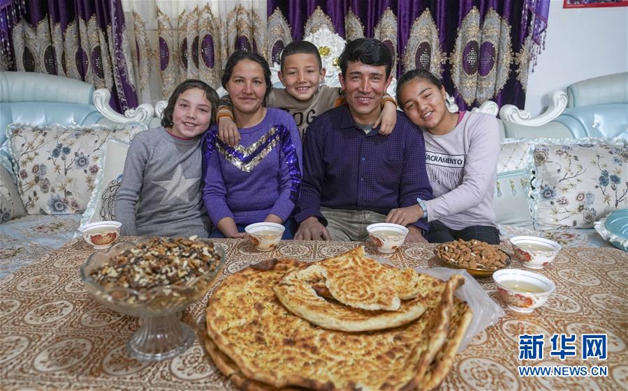 (新華全媒頭條·圖文互動)(7)新天地 新兒女 新奇跡——脫貧攻堅繪就新疆新圖景