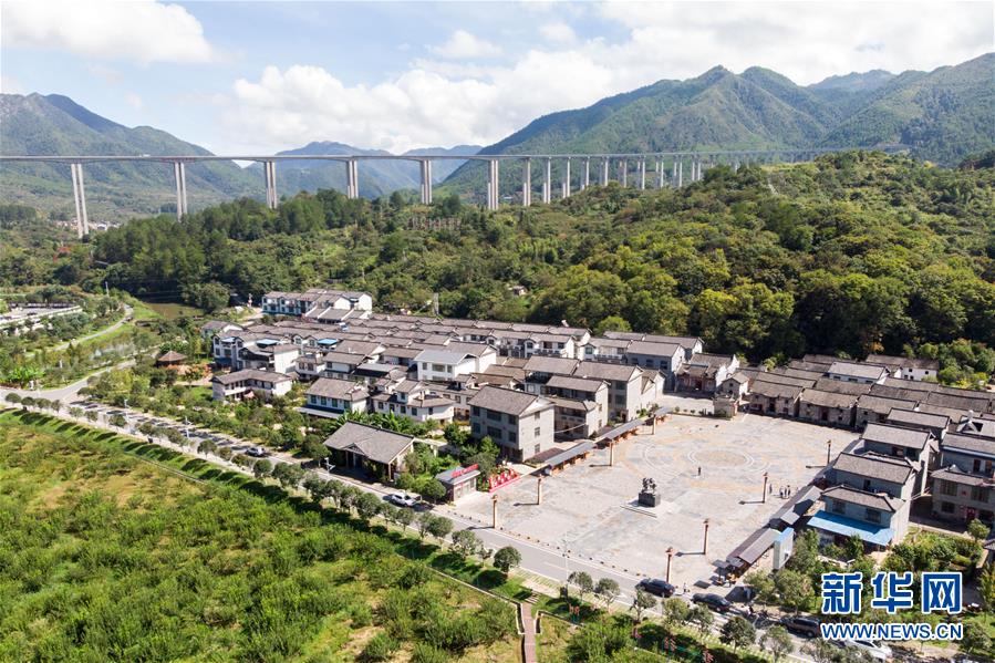 （習近平的小康故事&middot;新華網&middot;圖文互動）（3）&ldquo;真正解決好基層群眾看病難、看病貴問題&rdquo;&mdash;&mdash;習近平和群眾健康的故事