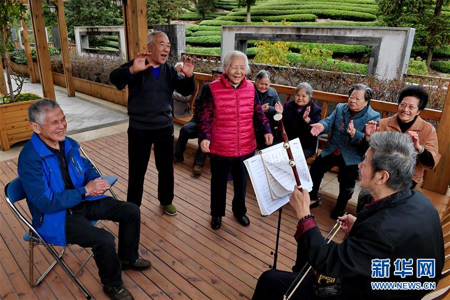 （新華全媒頭條&middot;圖文互動(dòng)）（1）偉大旗幟引領(lǐng)歷史巨變&mdash;&mdash;習(xí)近平新時(shí)代中國(guó)特色社會(huì)主義思想指引&ldquo;十三五&rdquo;經(jīng)濟(jì)社會(huì)發(fā)展述評(píng)