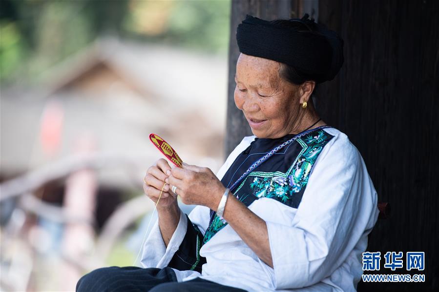 (習近平的小康故事·新華網·圖文互動)(4)“讓所有老年人都能有一個幸福美滿的晚年”——習近平和尊老養(yǎng)老的故事