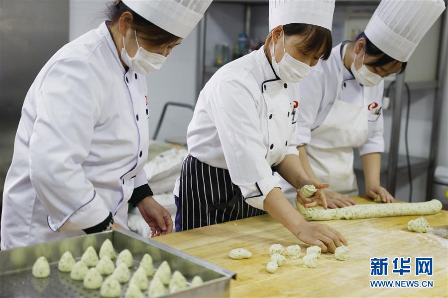 (時(shí)政)(6)黨的十九屆五中全會(huì)厲行節(jié)約反對(duì)餐飲浪費(fèi)見聞