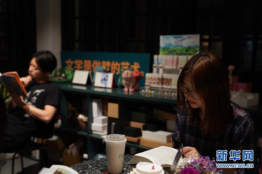 (新華全媒頭條·圖文互動(dòng))(6)我們都是讀者——促進(jìn)全民閱讀 構(gòu)建書香社會(huì)