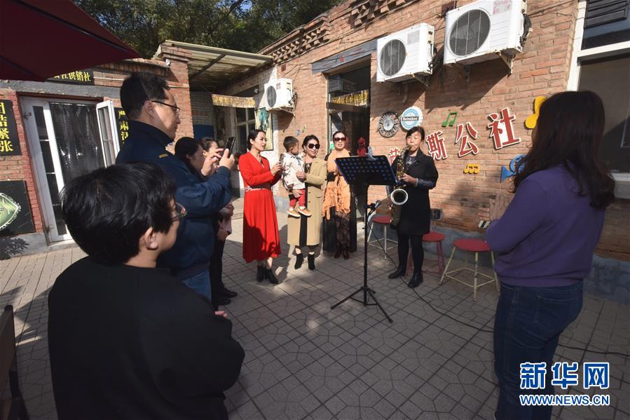 （全面建成小康社會(huì)&ldquo;百城千縣萬(wàn)村調(diào)研行&rdquo;&middot;圖文互動(dòng)）（5）河北周窩：&ldquo;音樂(lè)小鎮(zhèn)&rdquo;奏響鄉(xiāng)村振興協(xié)奏曲