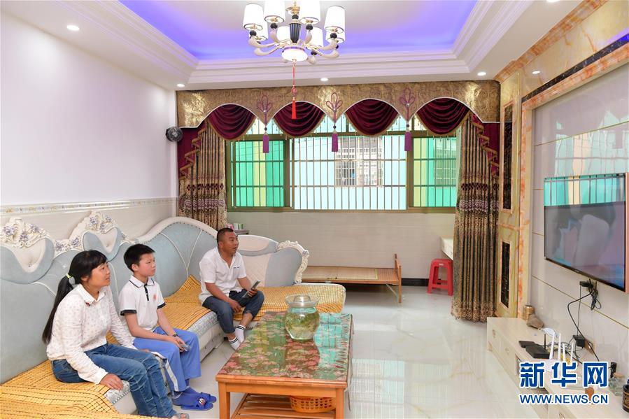 (新華全媒頭條·圖文互動)(2)幕阜山“搬窮”記