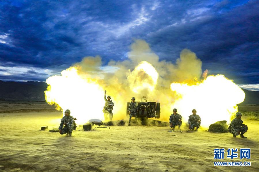 （在習近平強軍思想指引下&middot;我們在戰(zhàn)位報告&middot;圖文互動）（1）朵朵傘花綻放，勝戰(zhàn)精兵天降&mdash;&mdash;空降兵部隊某旅教導員余海龍帶領(lǐng)官兵傳承黃繼光精神記事