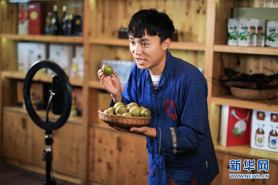 （在習(xí)近平新時(shí)代中國(guó)特色社會(huì)主義思想指引下&mdash;&mdash;新時(shí)代新作為新篇章&middot;習(xí)近平總書(shū)記關(guān)切事&middot;圖文互動(dòng)）（5）精準(zhǔn)扶貧7年，十八洞村&ldquo;長(zhǎng)&rdquo;出10余種新職業(yè)