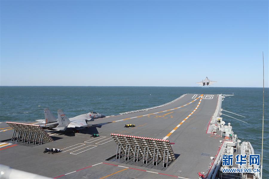 (圖文互動)(1)首批從高中招收的艦載戰(zhàn)斗機飛行員成功完成航母資質認證