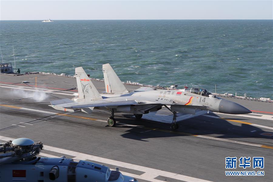 (圖文互動)(2)首批從高中招收的艦載戰(zhàn)斗機飛行員成功完成航母資質認證