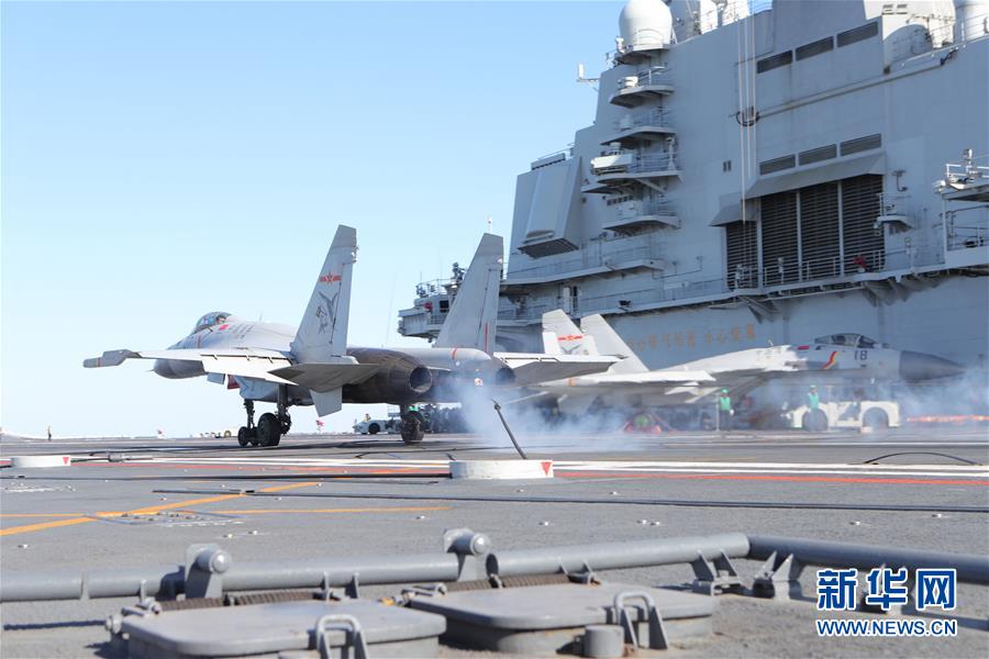 (圖文互動)(5)首批從高中招收的艦載戰(zhàn)斗機飛行員成功完成航母資質認證