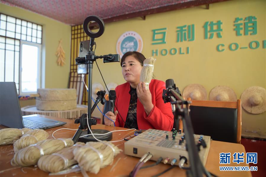 （全面建成小康社會&ldquo;百城千縣萬村&rdquo;調(diào)研行&middot;圖文互動）（3）互助互利，小甘薯帶來甜蜜日子&mdash;&mdash;內(nèi)蒙古奈曼旗互利村闖出產(chǎn)業(yè)致富之路