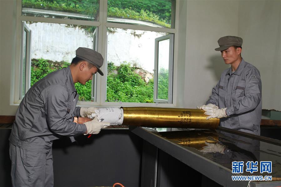 （在習近平強軍思想指引下&middot;我們在戰(zhàn)位報告&middot;圖文互動）（2）牢記統帥囑托  做刀尖上的舞者&mdash;&mdash;記聯勤保障部隊某報廢武器彈藥銷毀站參謀長陳雪禮