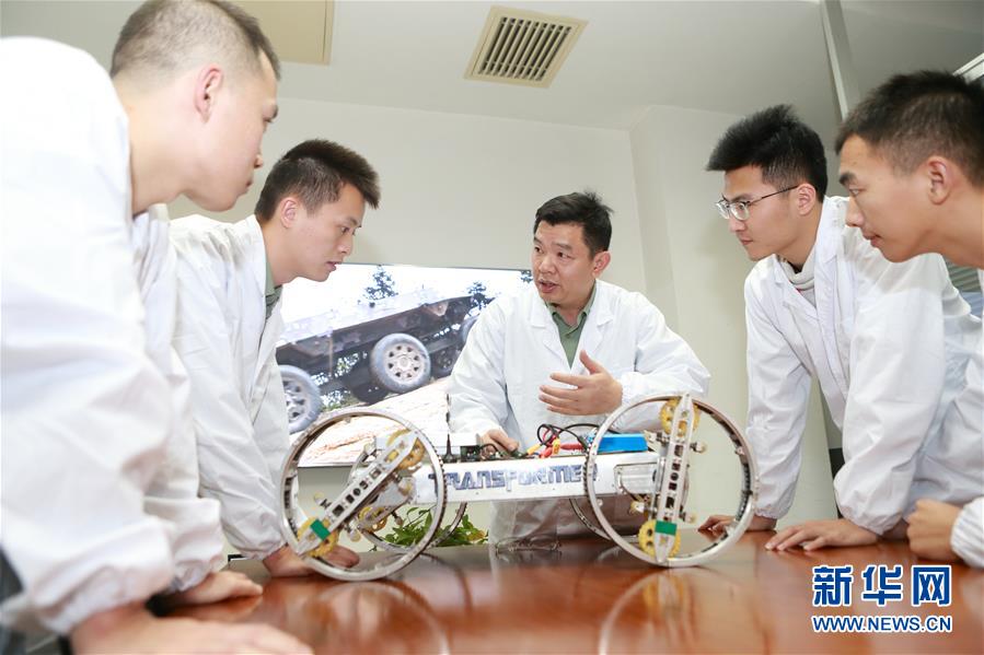 (在習(xí)近平強(qiáng)軍思想指引下·我們?cè)趹?zhàn)位報(bào)告·圖文互動(dòng))(4)向著未來(lái)戰(zhàn)場(chǎng)沖鋒——國(guó)防科技大學(xué)科研創(chuàng)新記事